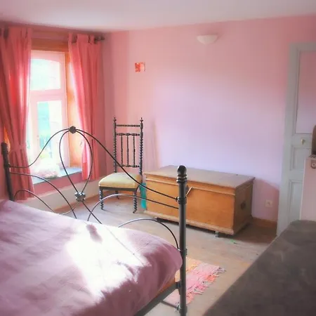 Les Trois Voisins Bed & Breakfast