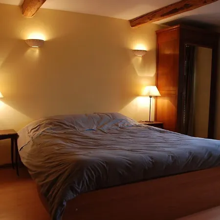 Les Trois Voisins 3*