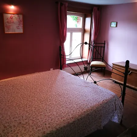 Les Trois Voisins Couette-café 3*