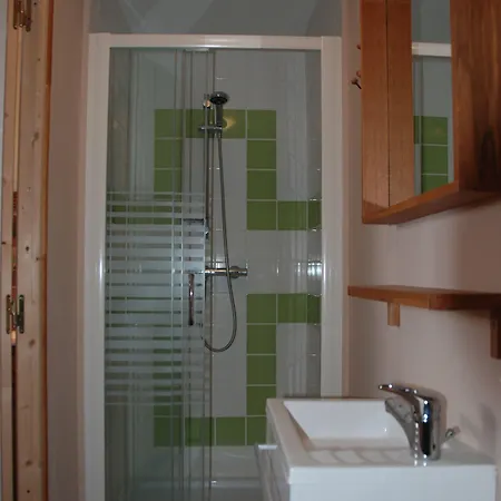 Les Trois Voisins Bourseigne-Vieille