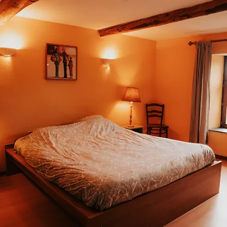 Les Trois Voisins Couette-café Bourseigne-Vieille