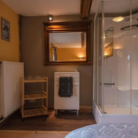 Les Trois Voisins Bed & Breakfast