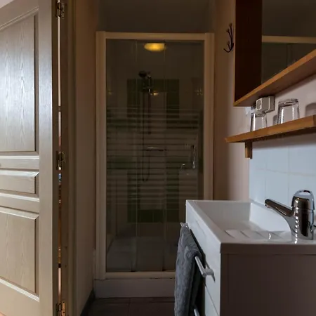 Les Trois Voisins Bed & Breakfast 3*