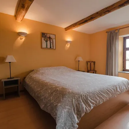 Les Trois Voisins Bourseigne-Vieille